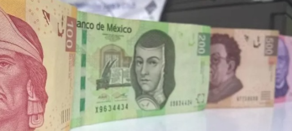 Peso mexicano se deprecia en jornada de altibajos