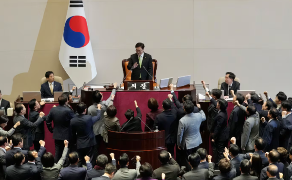 Corea del Sur se ‘hunde’ en crisis política: Oposición destituye a presidente interino