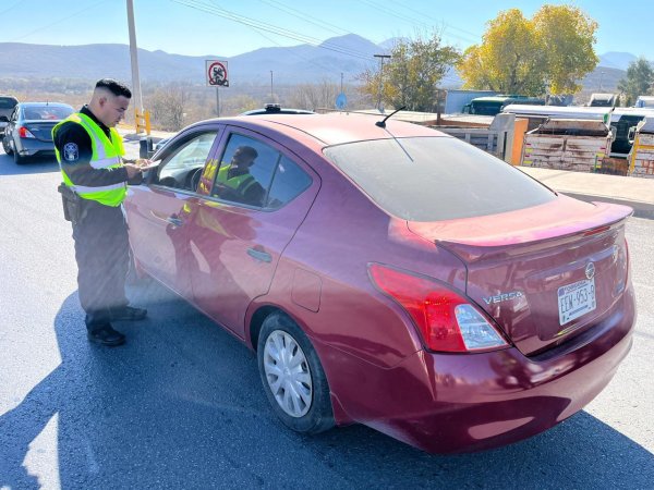 Sancionó Policía Vial de la SSPE a 33 conductores el día de ayer