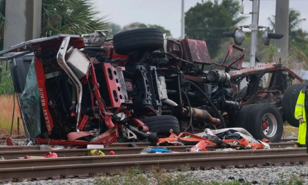 Accidente en Florida: tren de alta velocidad choca con camión de bomberos; hay al menos 15 heridos