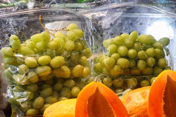 Inflación pega al bolsillo de mexicanos que hagan rituales de Año Nuevo: uvas se encarecen 36 % y llegan a 230 el kilo