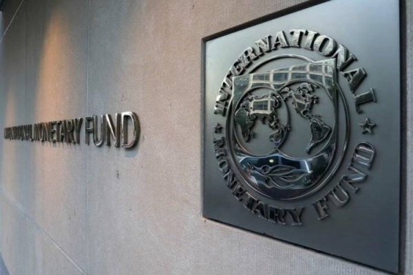 Bloomberg: El FMI revisará el préstamo de 44,000 millones de dólares otorgado a Argentina