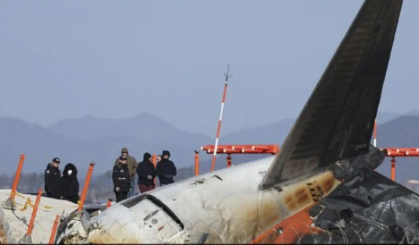 Investigadores de EU y Boeing inspeccionan el lugar de accidente aéreo mortal en Corea del Sur