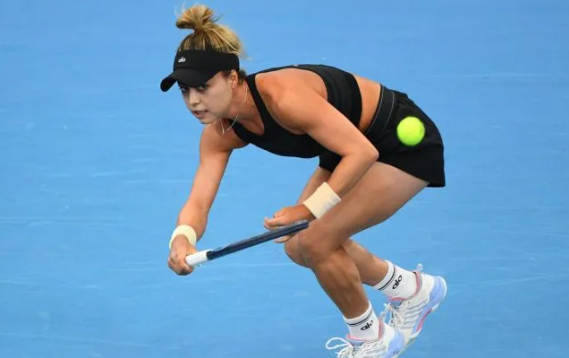 Renata Zarazúa cae en Brisbane ante Aryna Sabalenka