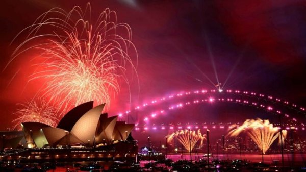 Comienza la llegada del 2025 en el mundo: países lo reciben con fuegos artificiales, fiestas y abrazos