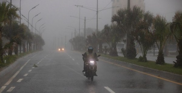 Huracán “Beryl” aumenta su potencia y amenaza las islas de Barlovento con marejadas y peligrosos vientos