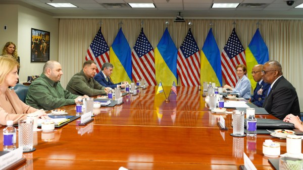 Pentágono confirma un nuevo lote de ayuda militar a Kiev por 2,300 millones de dólares