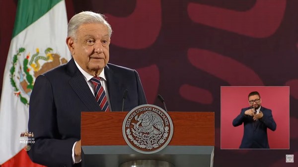No me voy a divorciar de Beatriz: López Obrador