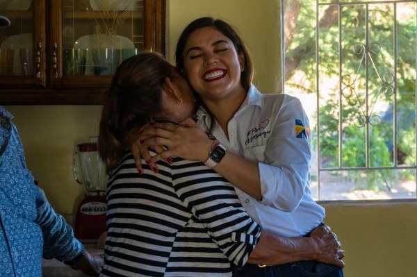 Entrega Miriam Soto 4 techos más a familias vulnerables de Lázaro Cárdenas