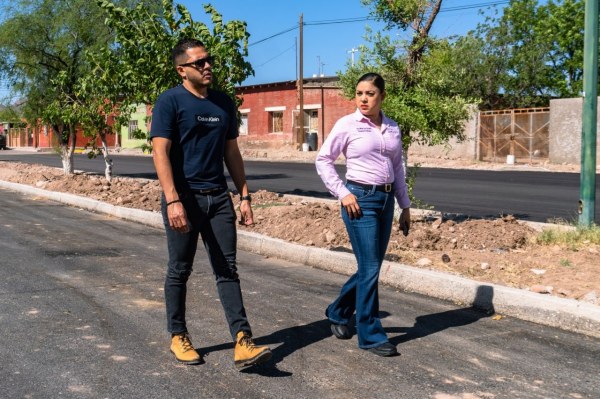 Supervisa Miriam Soto trabajos de pavimentación en Calle Emiliano Zapata y Francisco Villa de Lázaro Cárdenas