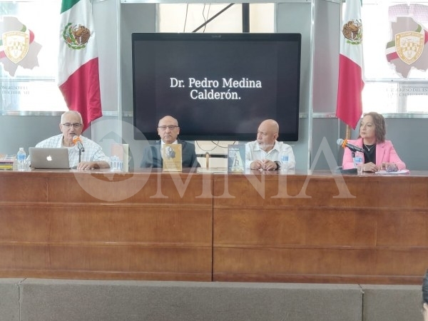 Video: Rinden homenaje en Congreso del Estado al Dr. Pedro Medina Calderón