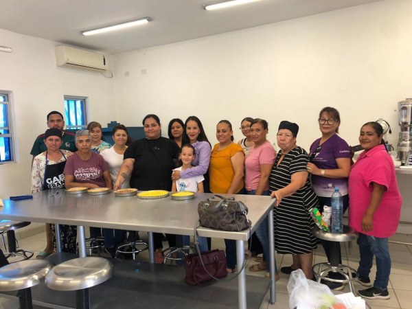 DIF Delicias inicia taller de elaboración de pays y tartaletas en Laderas del Norte