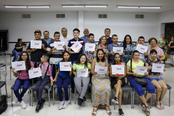 19 niños concluyen taller de computación básica del programa Adaptando Estrellas en Delicias