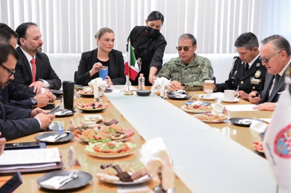 Participa Maru Campos en sesión de la Mesa de Seguridad en las instalaciones de la Guardia Nacional