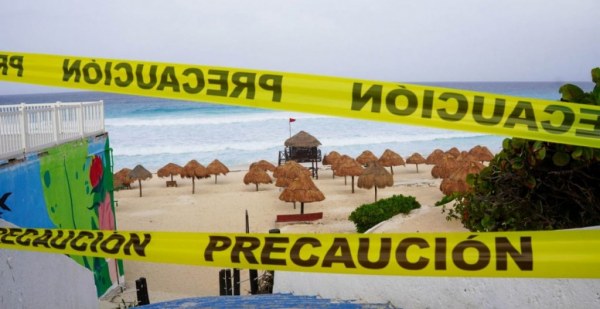“Beryl” se debilita a categoría 1 en su paso por la Península de Yucatán, pero mantiene su amenaza con vientos de hasta 140 km/h