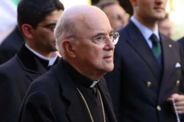 El Vaticano excomulga al Arzobispo Carlo Maria Viganò por cisma