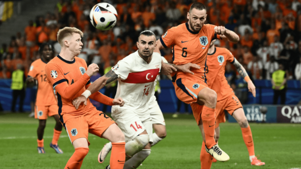 Países Bajos remonta para vencer 2-1 a Turquía y enfrentará a Inglaterra en semis de la Eurocopa