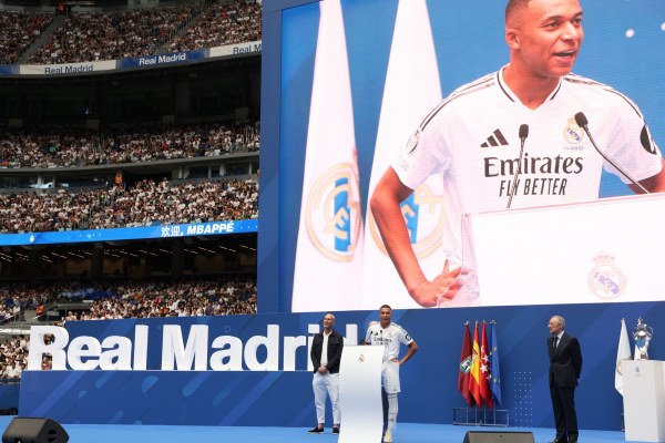 El Real Madrid presenta a Mbappé: Promete dar 