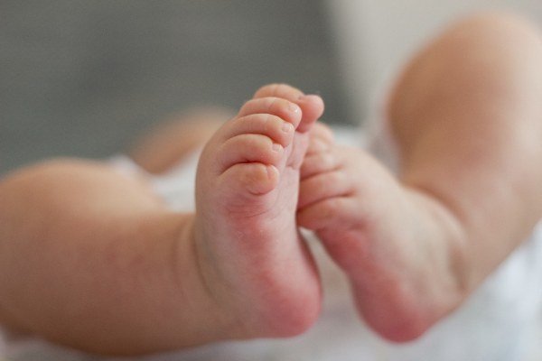 Investiga Fiscalía muerte de bebé por traumatismo craneoencefálico
