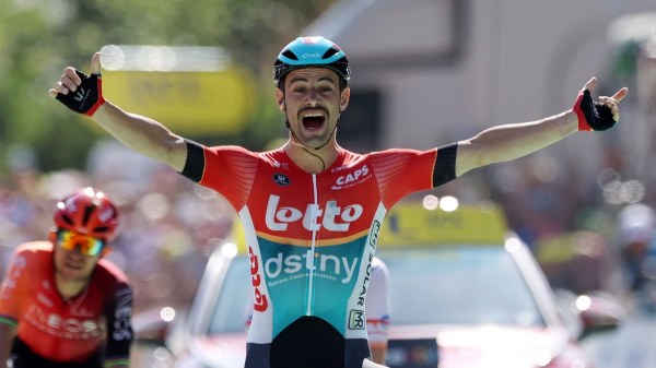 Campenaerts se impone en sprint y gana la etapa 18 del Tour de Francia