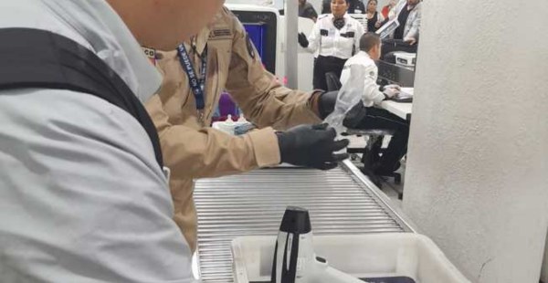 Decomisan 10 kilos de metanfetamina a ciudadano chino en el Aeropuerto Internacional de la Ciudad de México