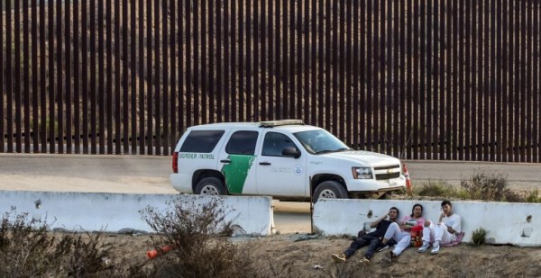 Detenciones de migrantes en la frontera entre EU y México se reducen un 10% tras la orden de Biden que restringe el asilo