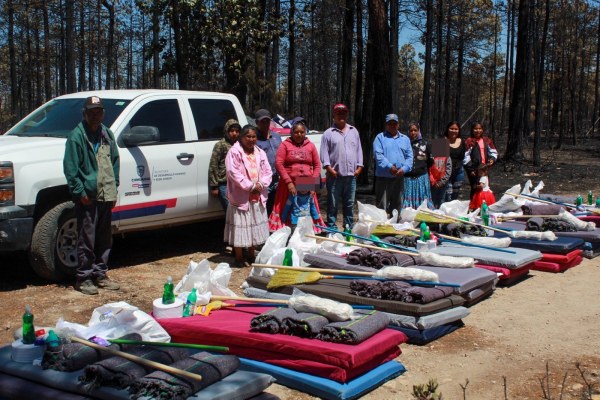 Entrega Bien Común apoyos a familias afectadas por incendios en el municipio de Bocoyna