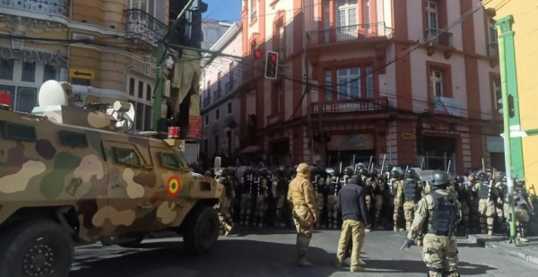 El presidente Luis Arce advierte movilizaciones irregulares de militares en Bolivia y Evo Morales denuncia intento de golpe de Estado
