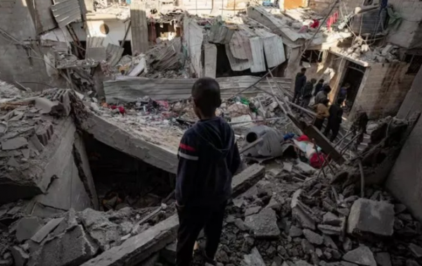 Al menos 68 niños enfermos y heridos llegan desde Gaza a Egipto