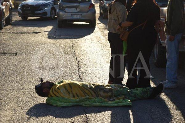 Lo trasladan a hospital tras ser arrollado en la colonia Lomas Universidad