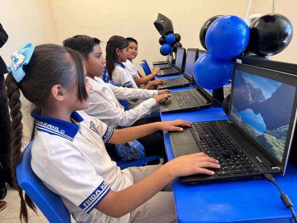 Benefician a 414 estudiantes de la Primaria Frida Kahlo con inauguración de aula de medios