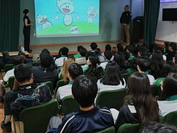 Conocen alumnos del Bachi 4 programa “Siempre Acompañadas” de la Policía Municipal