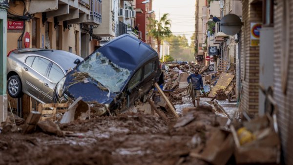 Cinco mil militares adicionales serán desplegados en Valencia para afrontar los efectos de la DANA