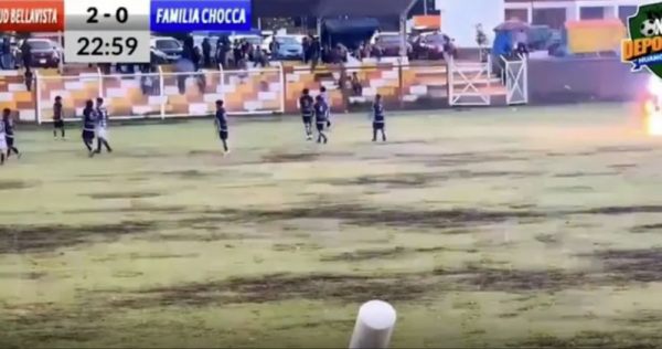 ¡Fulminante! Un futbolista peruano muere y otro resulta herido tras ser impactados por un rayo en pleno partido