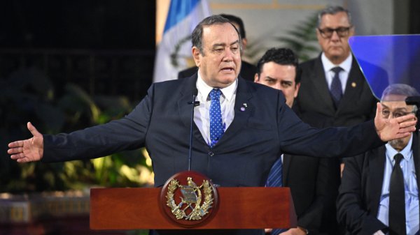 Guatemala denuncia al expresidente Alejandro Giammattei por corrupción