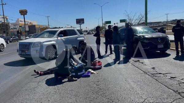 Trasladan a hospital a mujer tras ser arrollada en la avenida Tecnológico