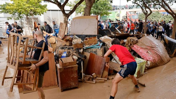 Ascienden a 220 los muertos por las inundaciones que arrasaron Valencia