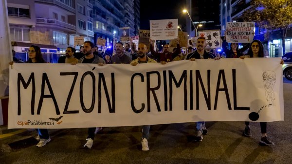 Casi 50 organizaciones se manifiestan en Valencia para exigir la dimisión de Mazón