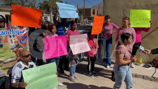 Se manifiestan trabajadores de albergues 