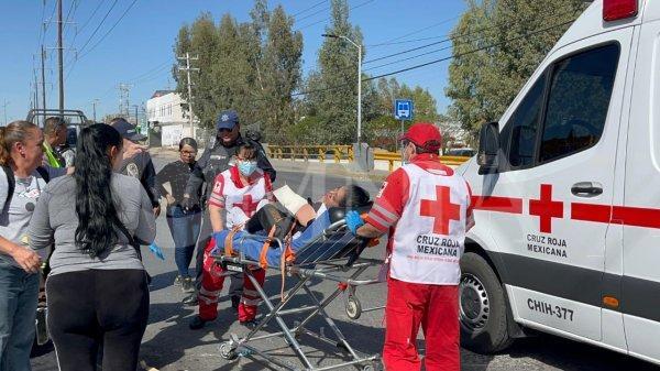 Arrolla tractocamión a mujer en la avenida De las Industrias; le destroza brazo