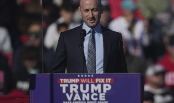 Trump nombra a Stephen Miller, el 