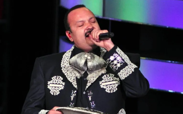 Pepe Aguilar es abucheado por cantar 'Cuídamela Bien', dedicada a Christian Nodal