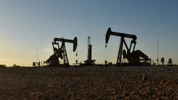 Industria petrolera de EU pidió a Trump desechar políticas climáticas de Biden