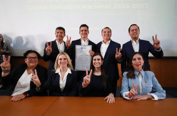 Jorge Romero recibe constancia de mayoría tras ganar la presidencia del PAN por amplio margen