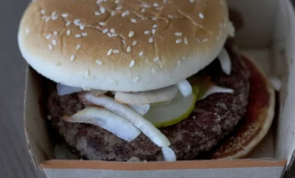 Asciende a 104 el número de casos de E. coli vinculado con hamburguesas de McDonald's