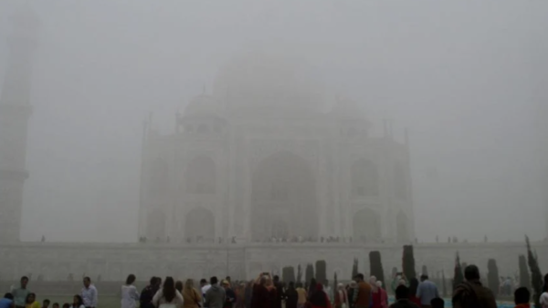 Niebla tóxica oculta al Taj Mahal: imponen medidas más estrictas en India contra la contaminación