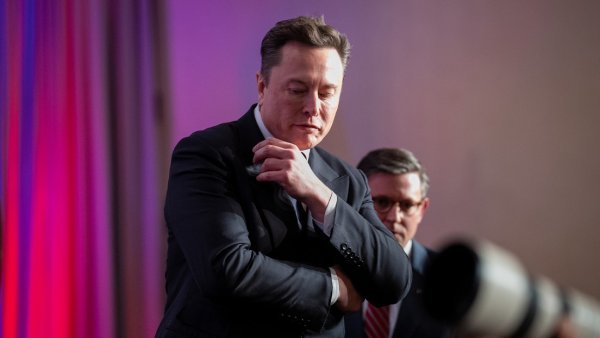 Musk apoya la cadena perpetua para los médicos que realizan cirugías de cambio de sexo en niños