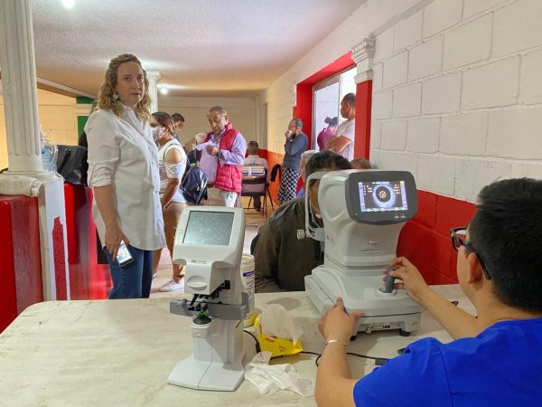 PRI Parral apoya a las familias parralenses con lentes a bajo costo en jornada de salud visual