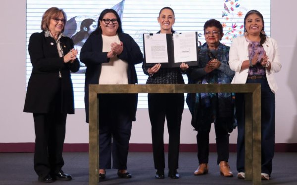 Presidenta Claudia Sheinbaum firma decreto que garantiza la igualdad sustantiva de las mujeres en la Constitución