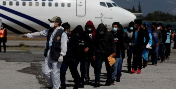 Mexicanos lideran deportaciones desde EU en octubre, con la cifra más alta en una década